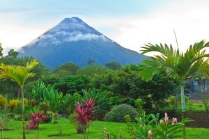 Imagen de un volcán de Costa Rica