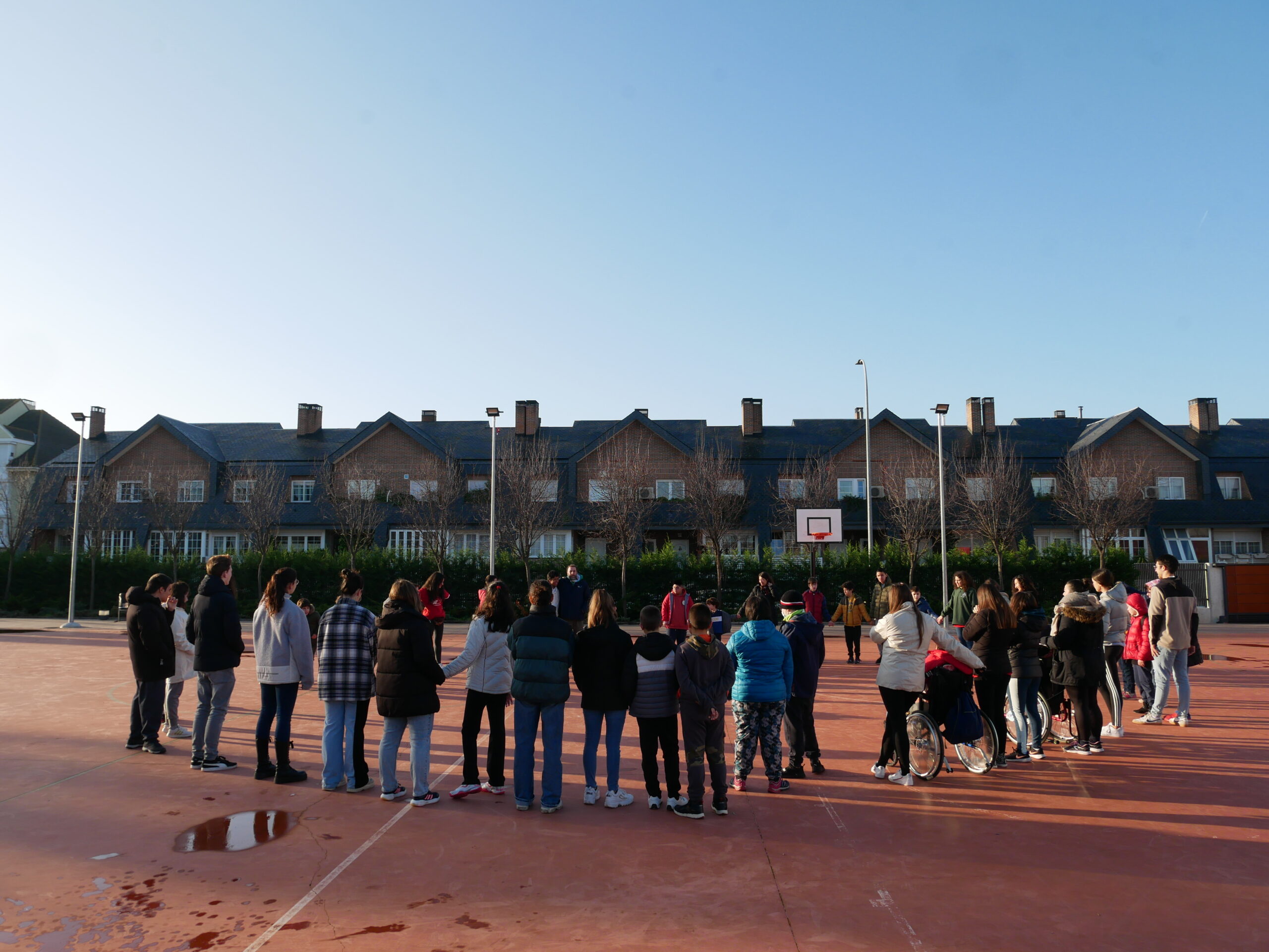 Menores, con y sin discapacidad, y monitores en el campamento de Navidad organizado por PREDIF Castilla y León