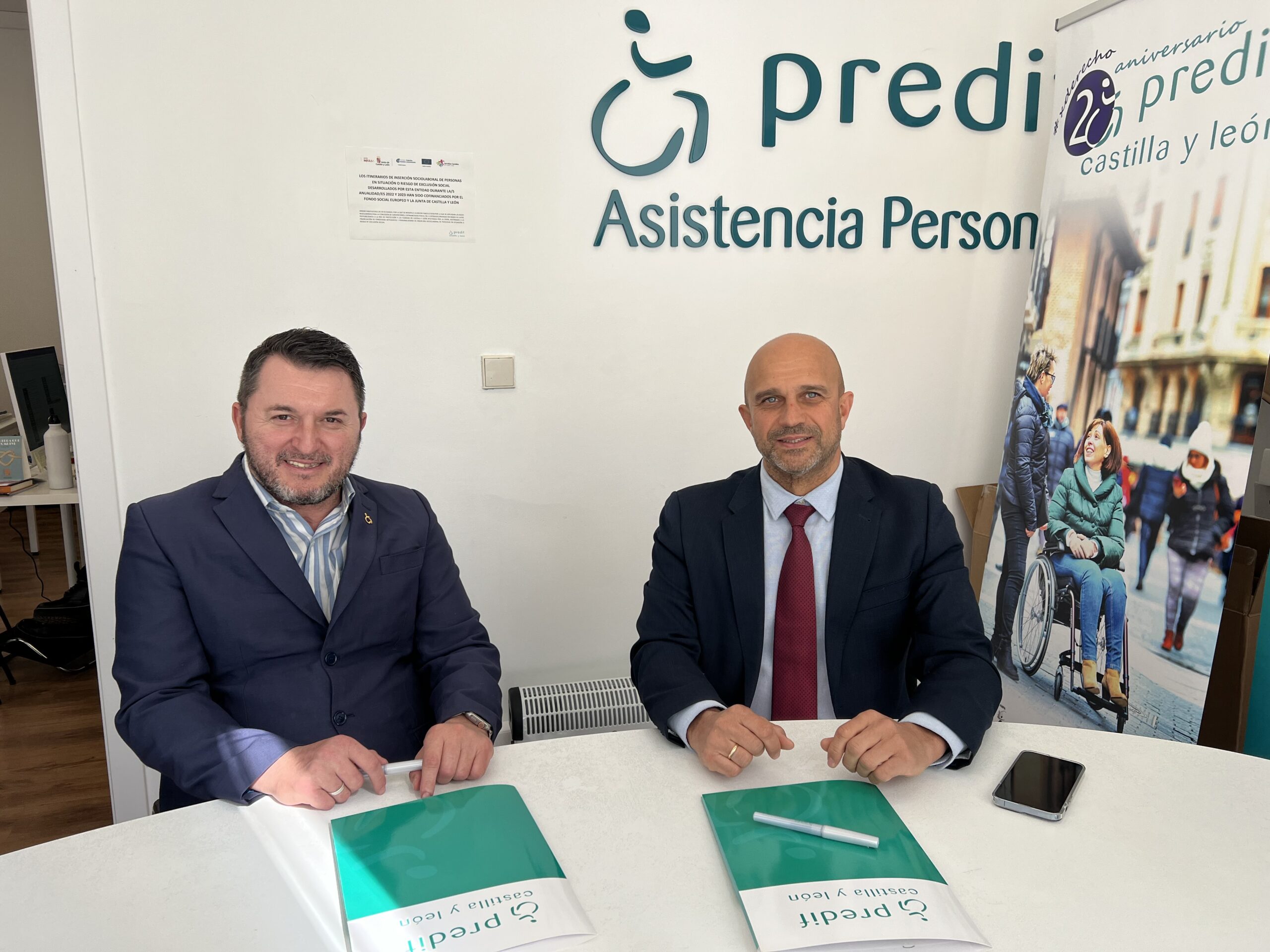 Francisco Sardón, presidente de PREDIF, y Ricardo Fortuoso, presidente de AEICE, en el momento de la firma