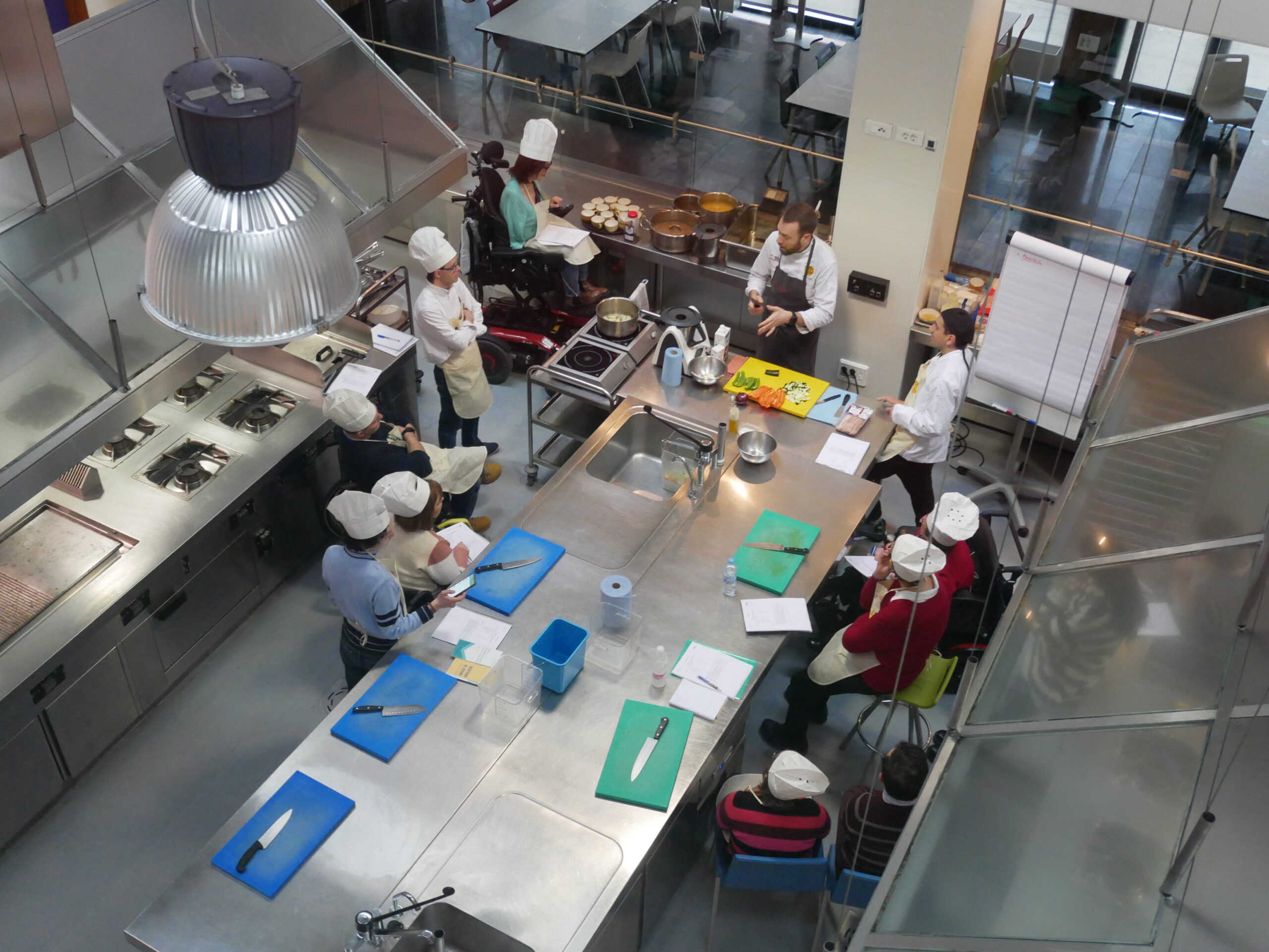 Personas con discapacidad en un taller de cocina