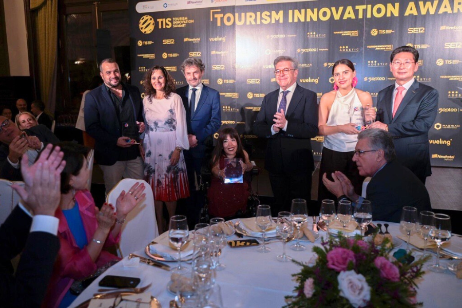 imagen de la noticiaIMPULSA IGUALDAD, a través de su agencia TUR4all Travel, gana el premio TIS de Turismo