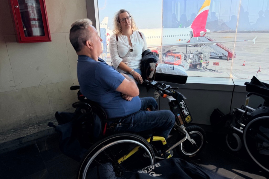 IMPULSA-IGUALDAD-denuncia-trato-discriminatorio-que-viven-personas-en-silla-de-ruedas-al-viajar-en-avión